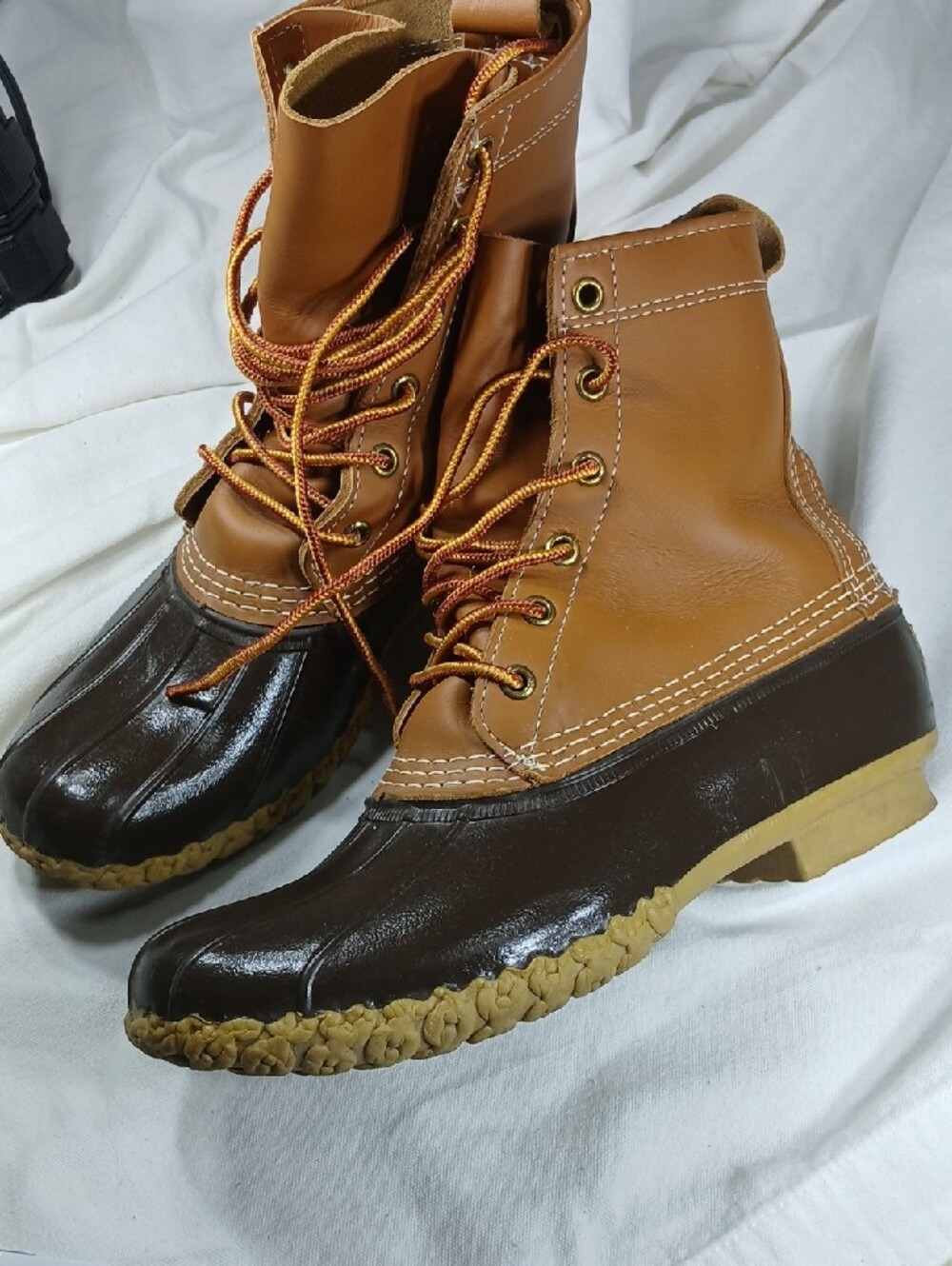 Womens L.L. Bean Tan Leather and Black Rubber Outsole Boots - Picture 10 of 12